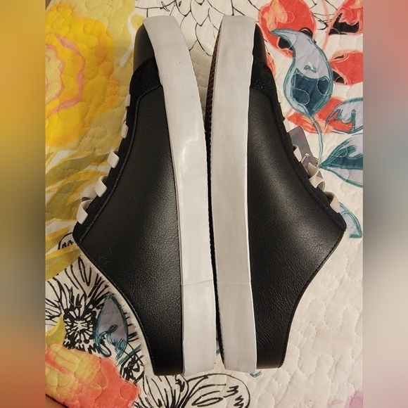 NWT Skechers Ladies Street Slip On Sneakers - Picture 3 of 9